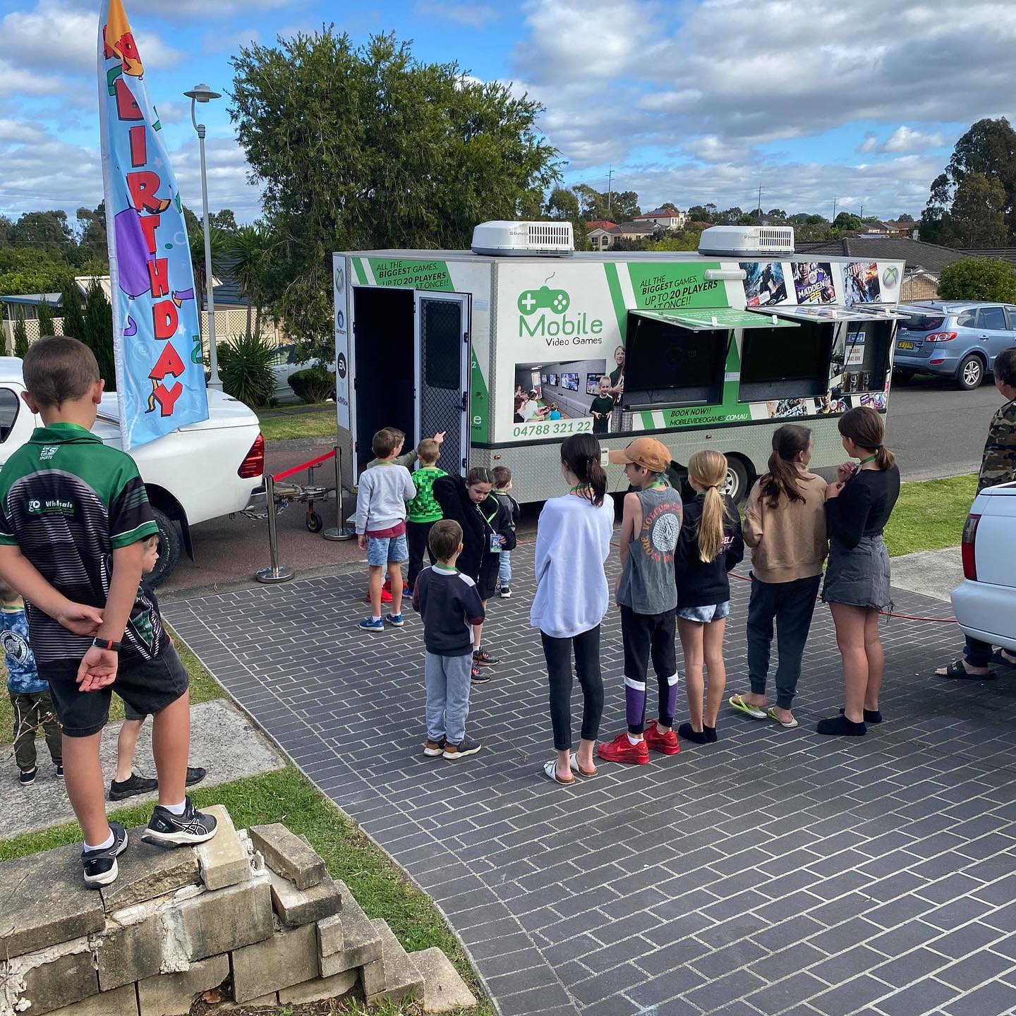 Benefits of Renting a Mobile Game Theatre for Kids Parties in Newcastle